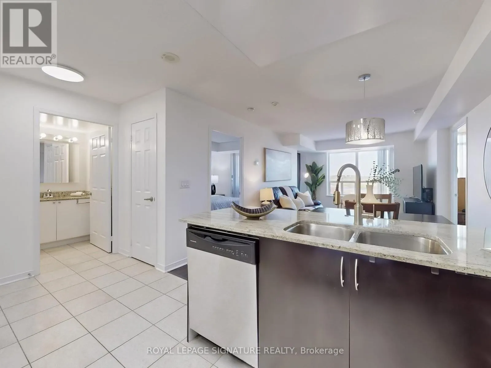 802 - 73 KING WILLIAM CRESCENT