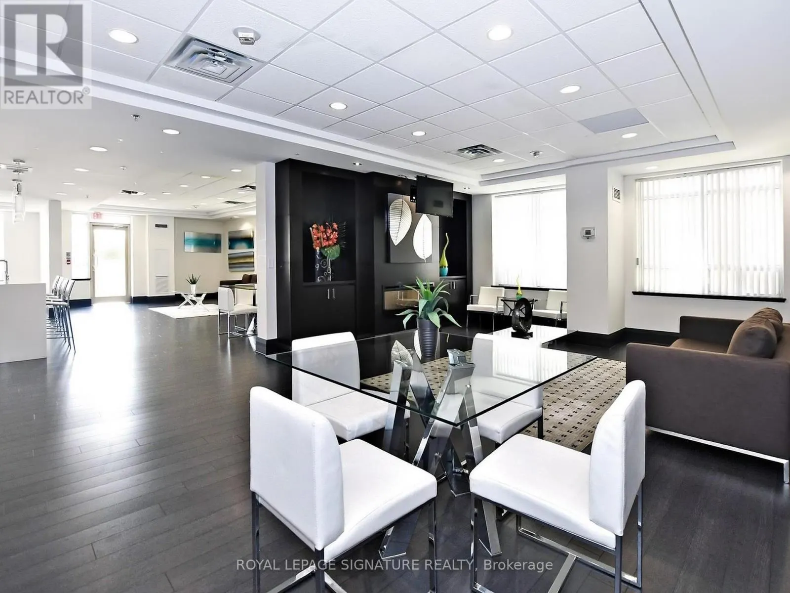802 - 73 KING WILLIAM CRESCENT