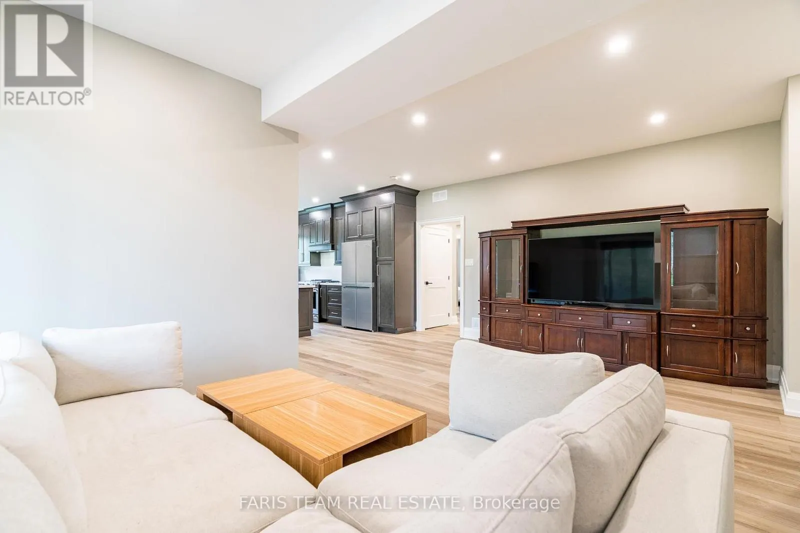 3572 LINDA STREET