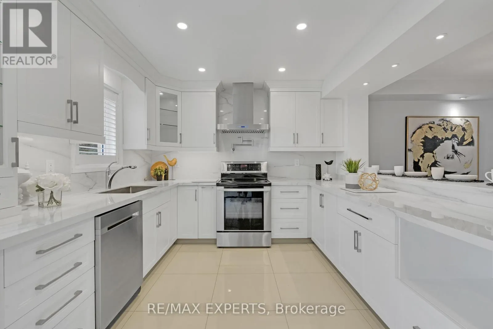32 - 19 FOXCHASE AVENUE