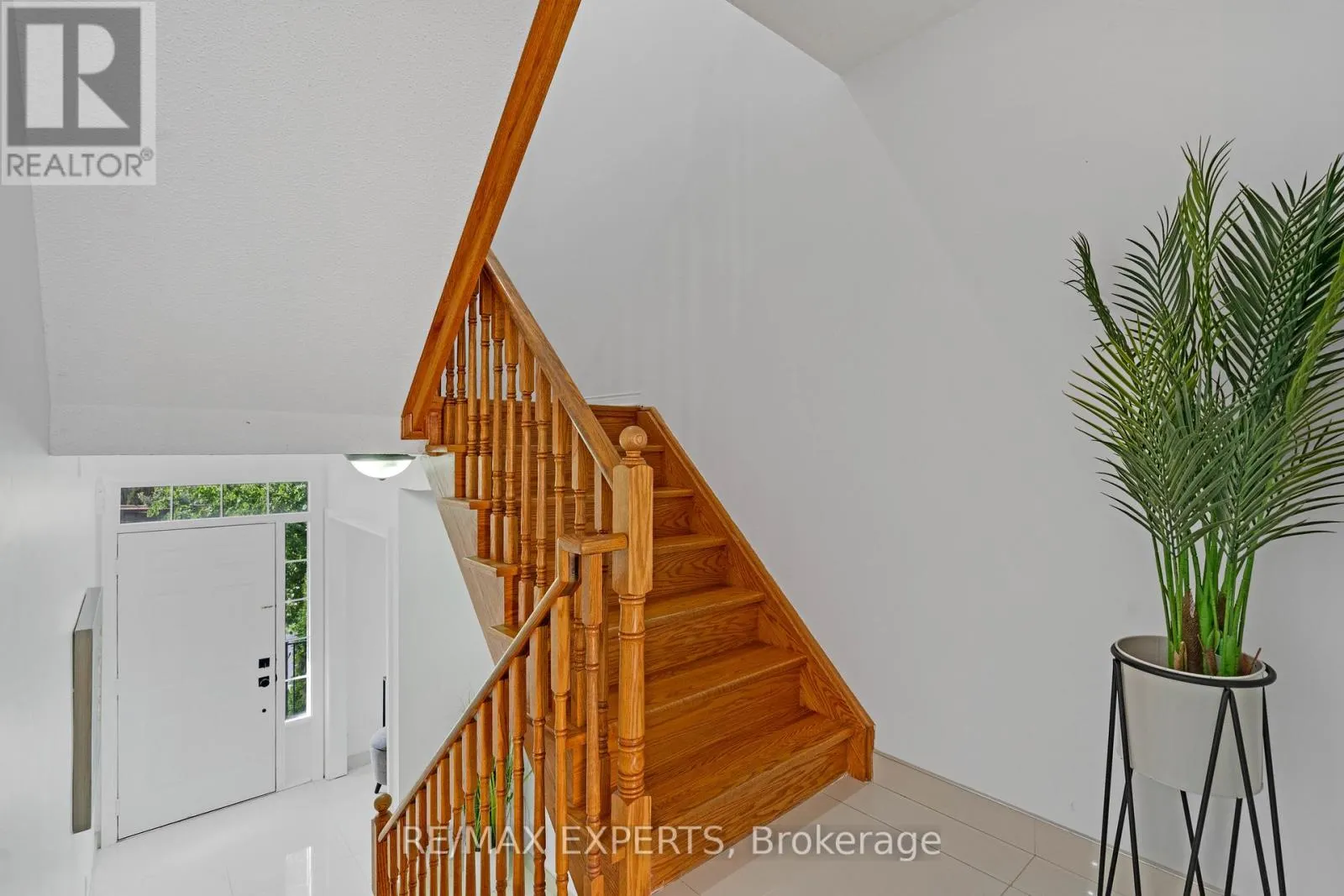 32 - 19 FOXCHASE AVENUE
