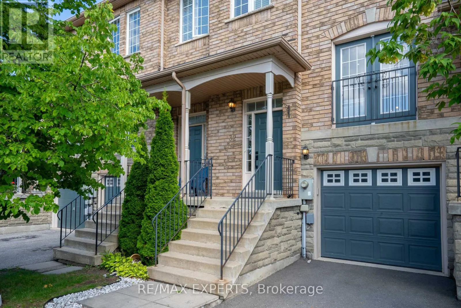 32 - 19 FOXCHASE AVENUE