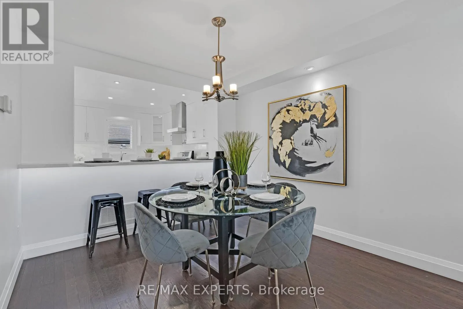 32 - 19 FOXCHASE AVENUE
