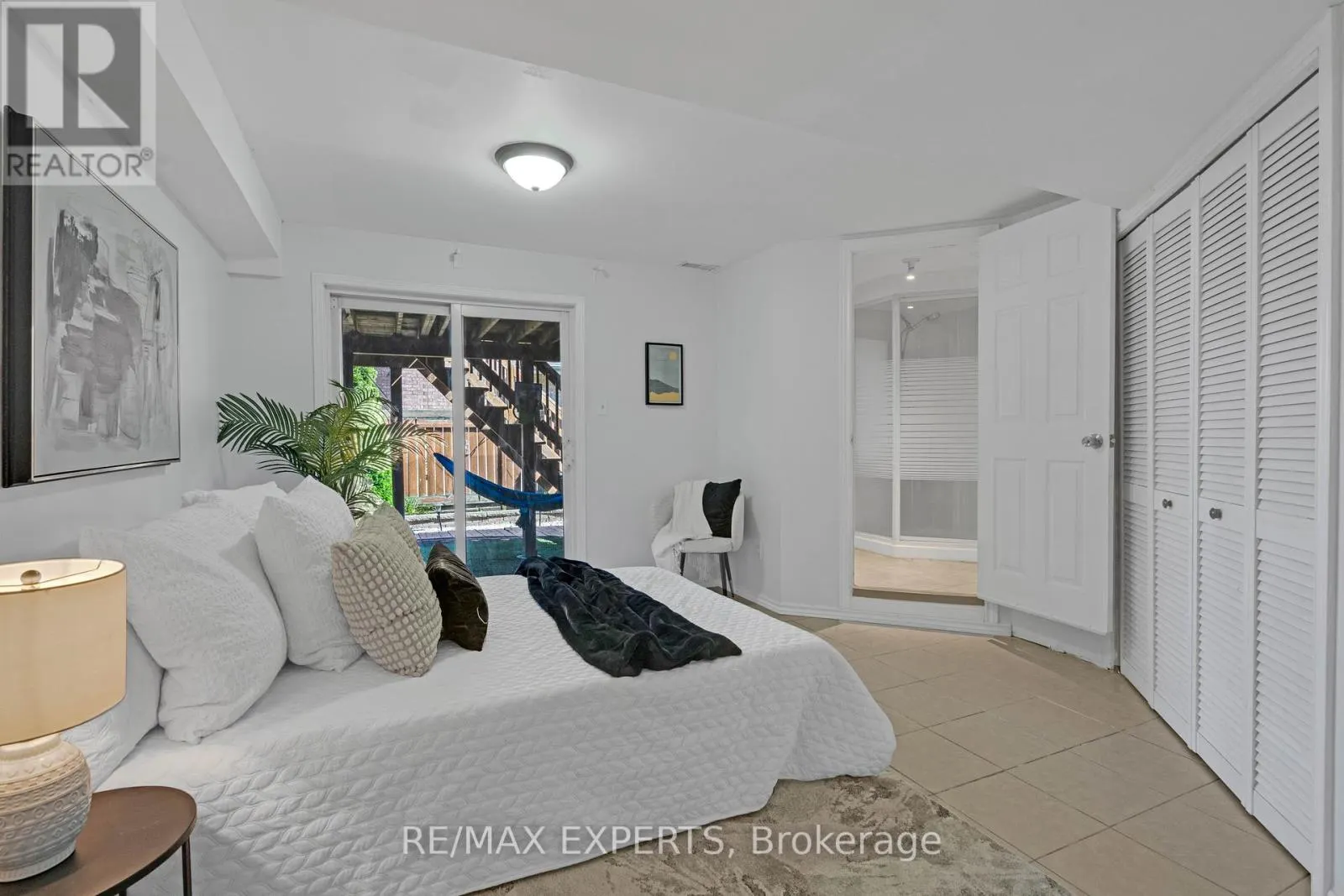 32 - 19 FOXCHASE AVENUE