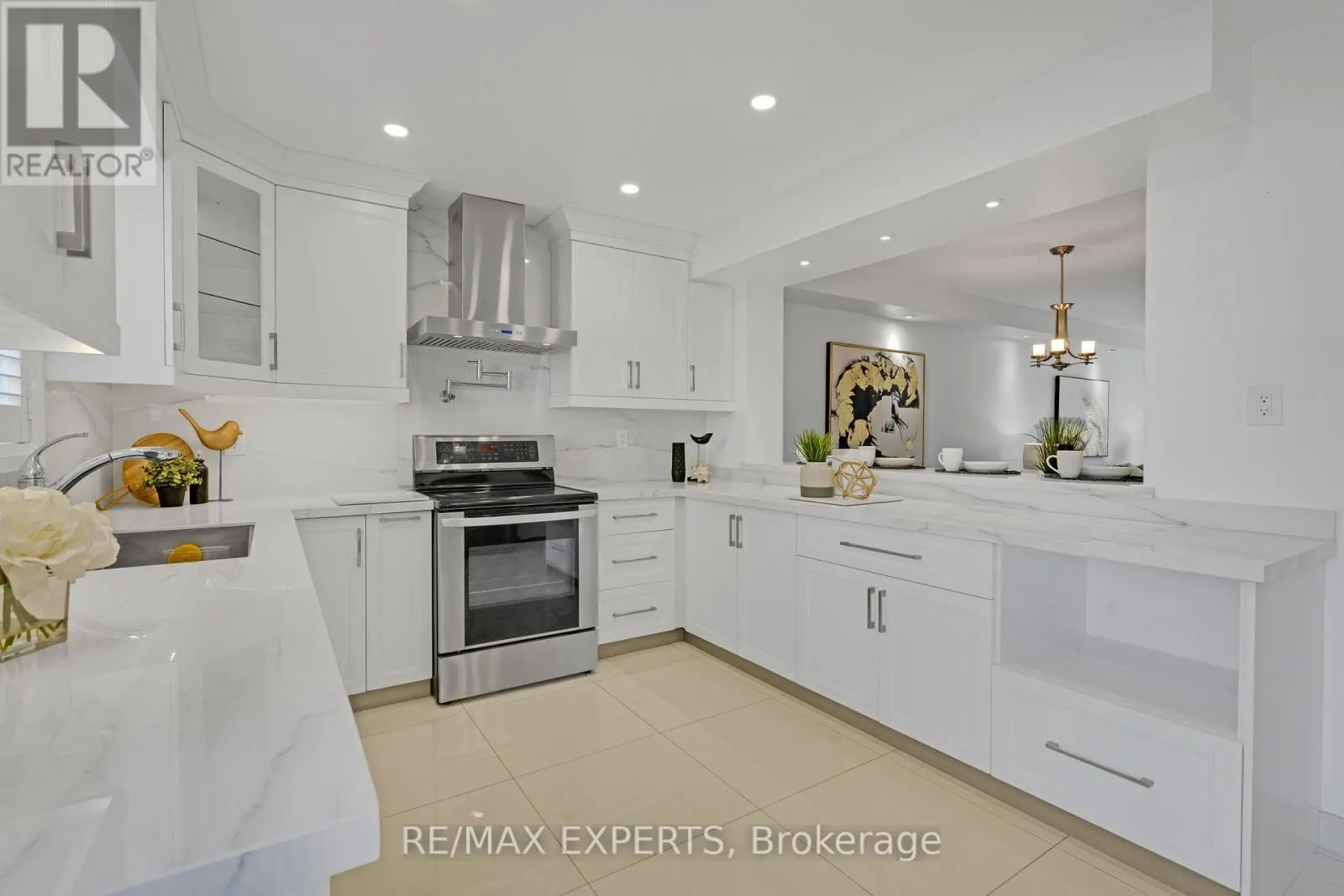 32 - 19 FOXCHASE AVENUE