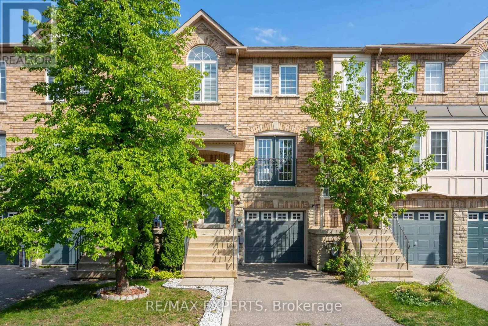 32 - 19 FOXCHASE AVENUE