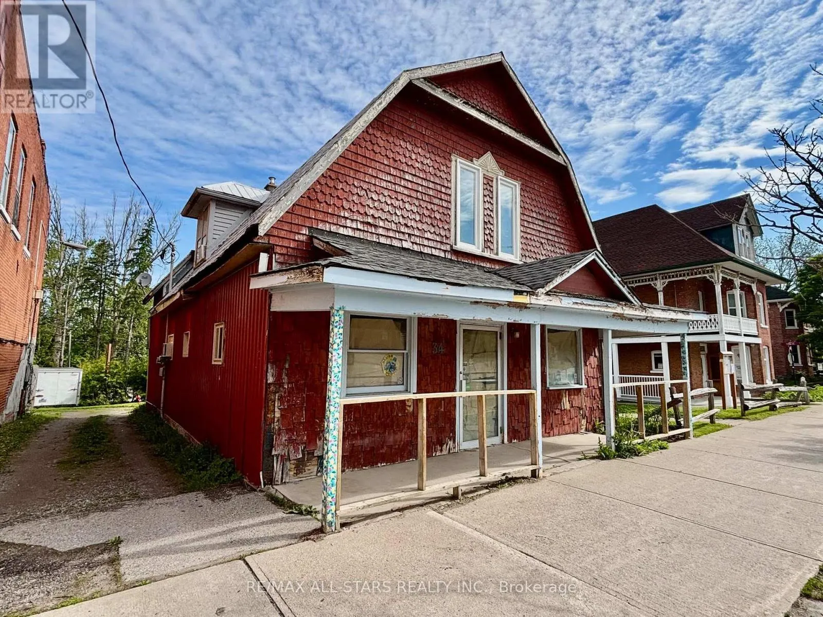 34 CAMERON STREET E