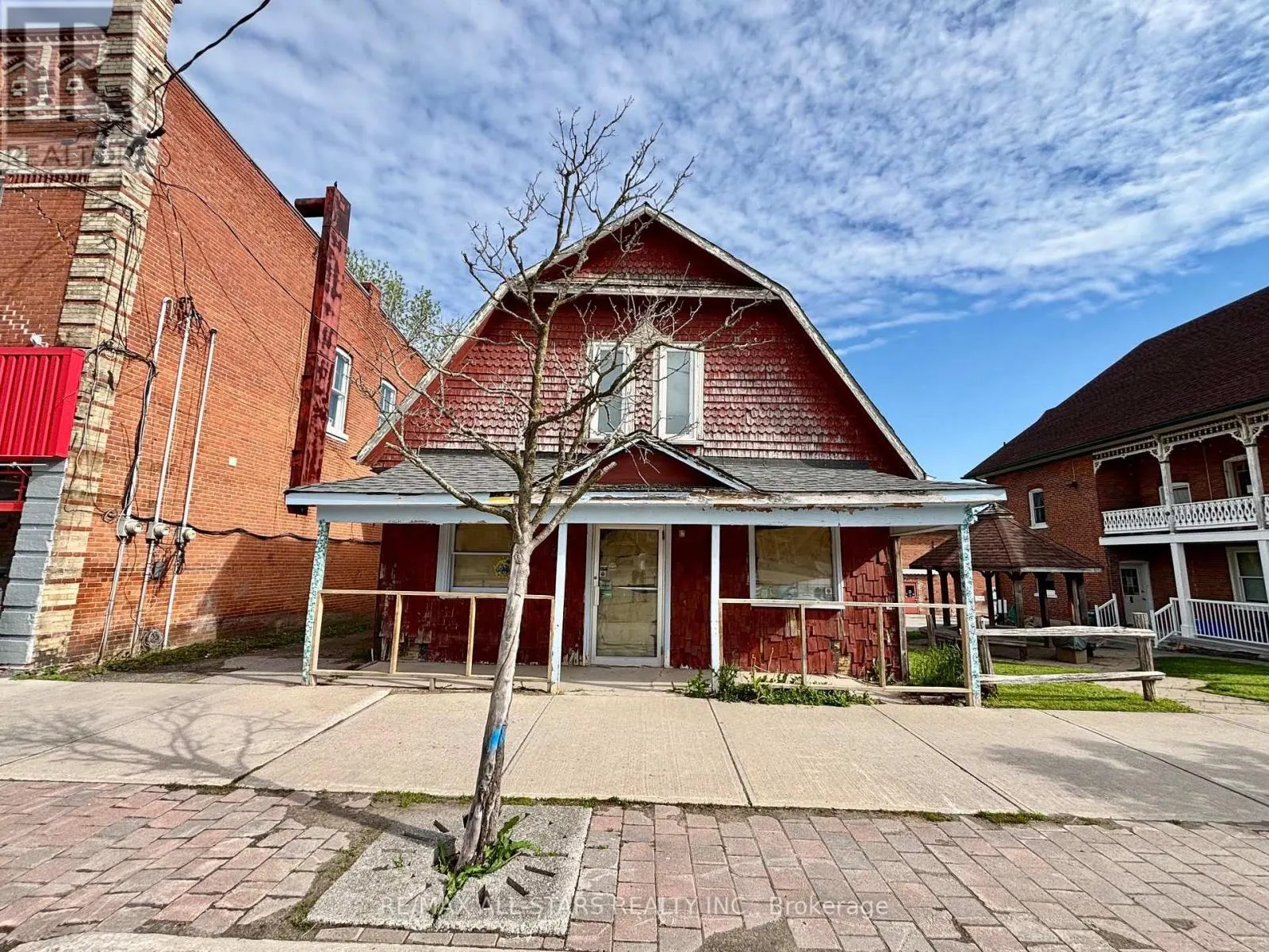 34 CAMERON STREET E