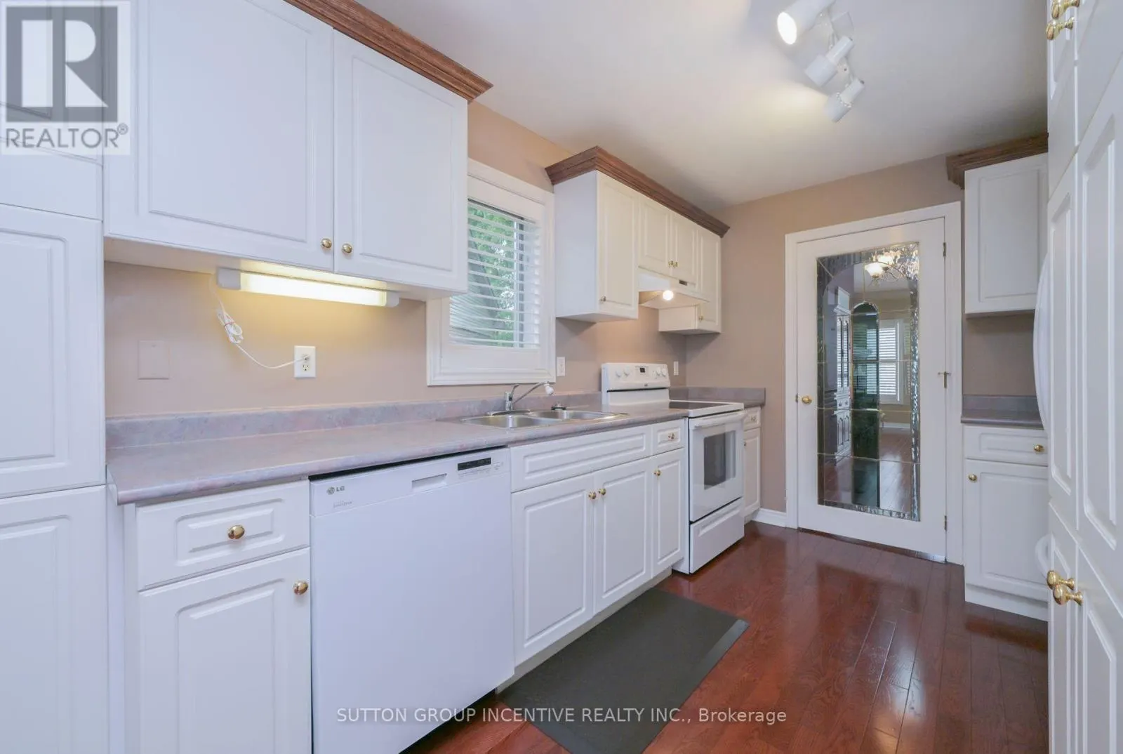 4 BELAIR PLACE