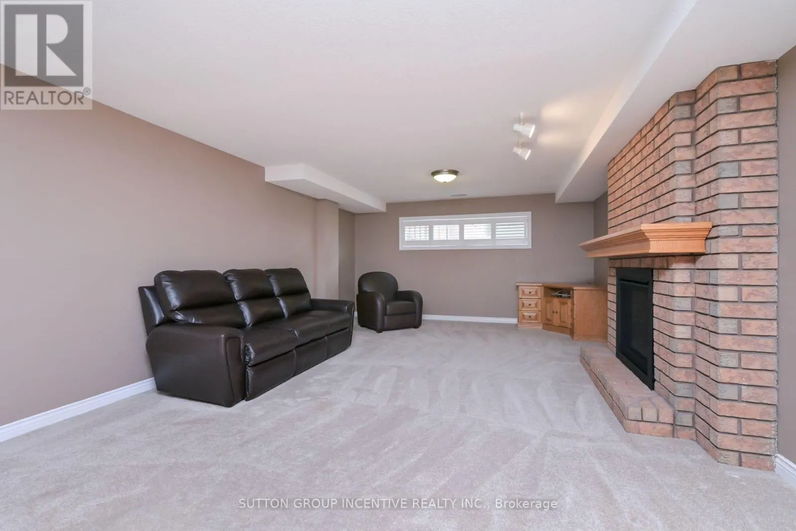 4 BELAIR PLACE