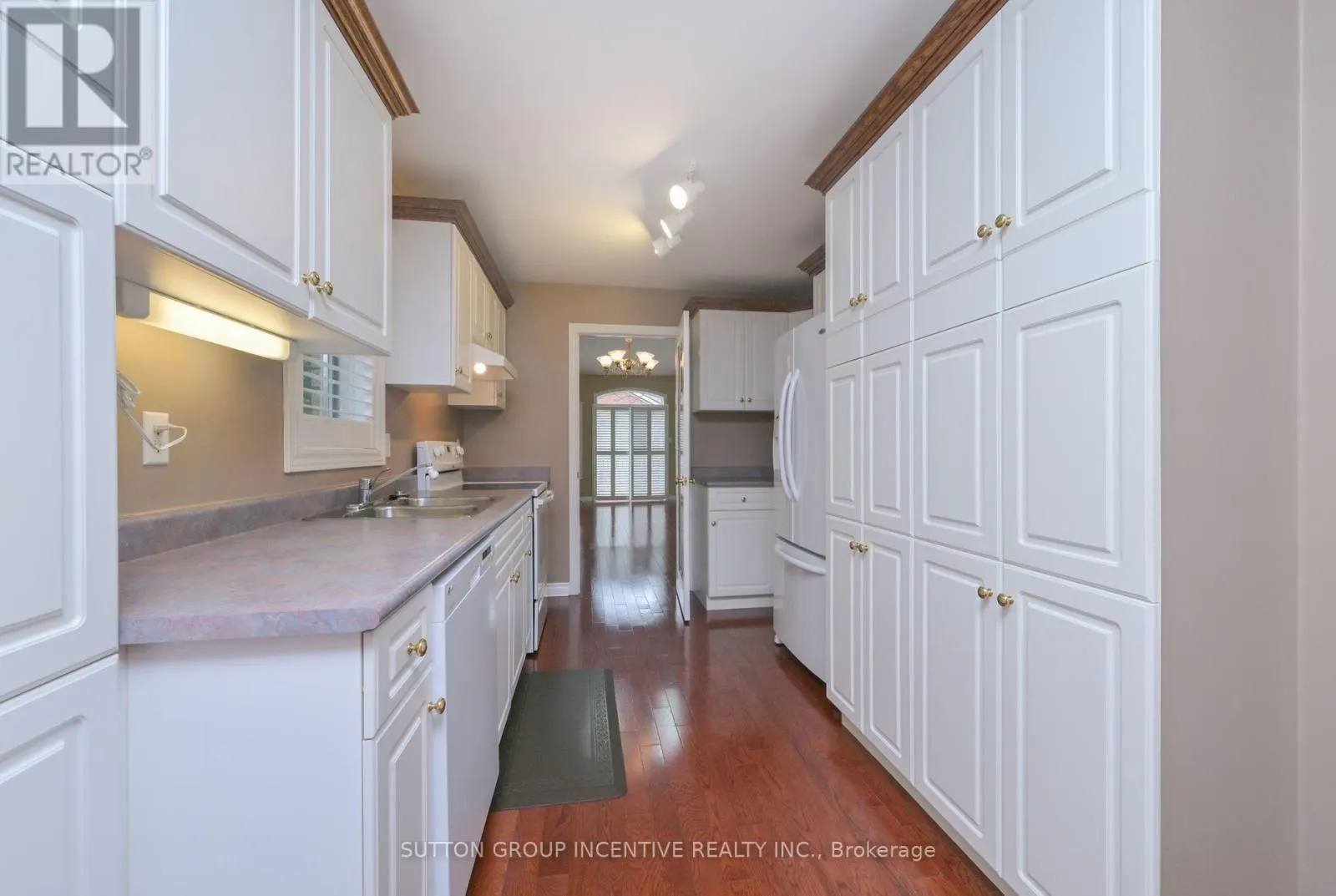4 BELAIR PLACE