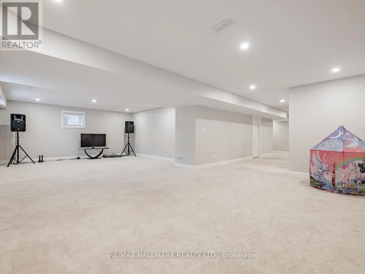 1538 FARROW CRESCENT
