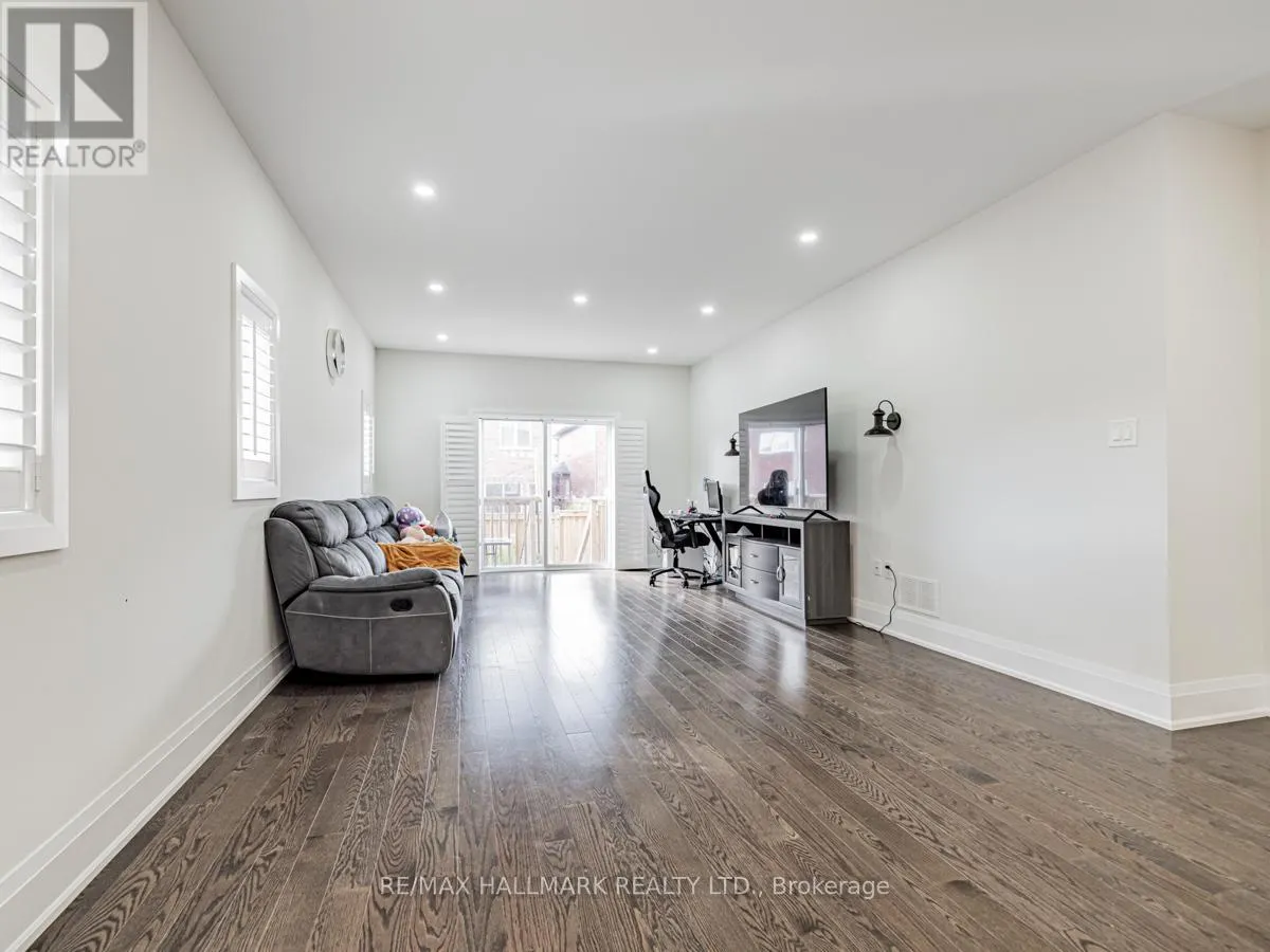 1538 FARROW CRESCENT