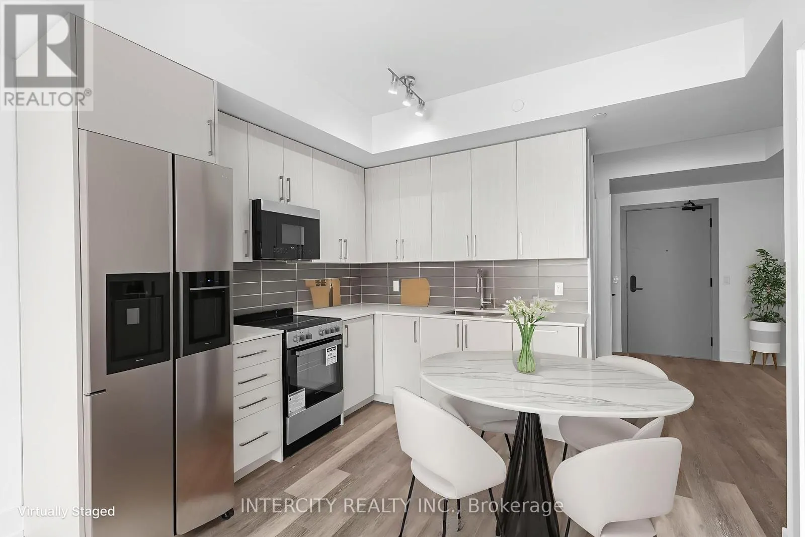 243 - 2075 KING ROAD