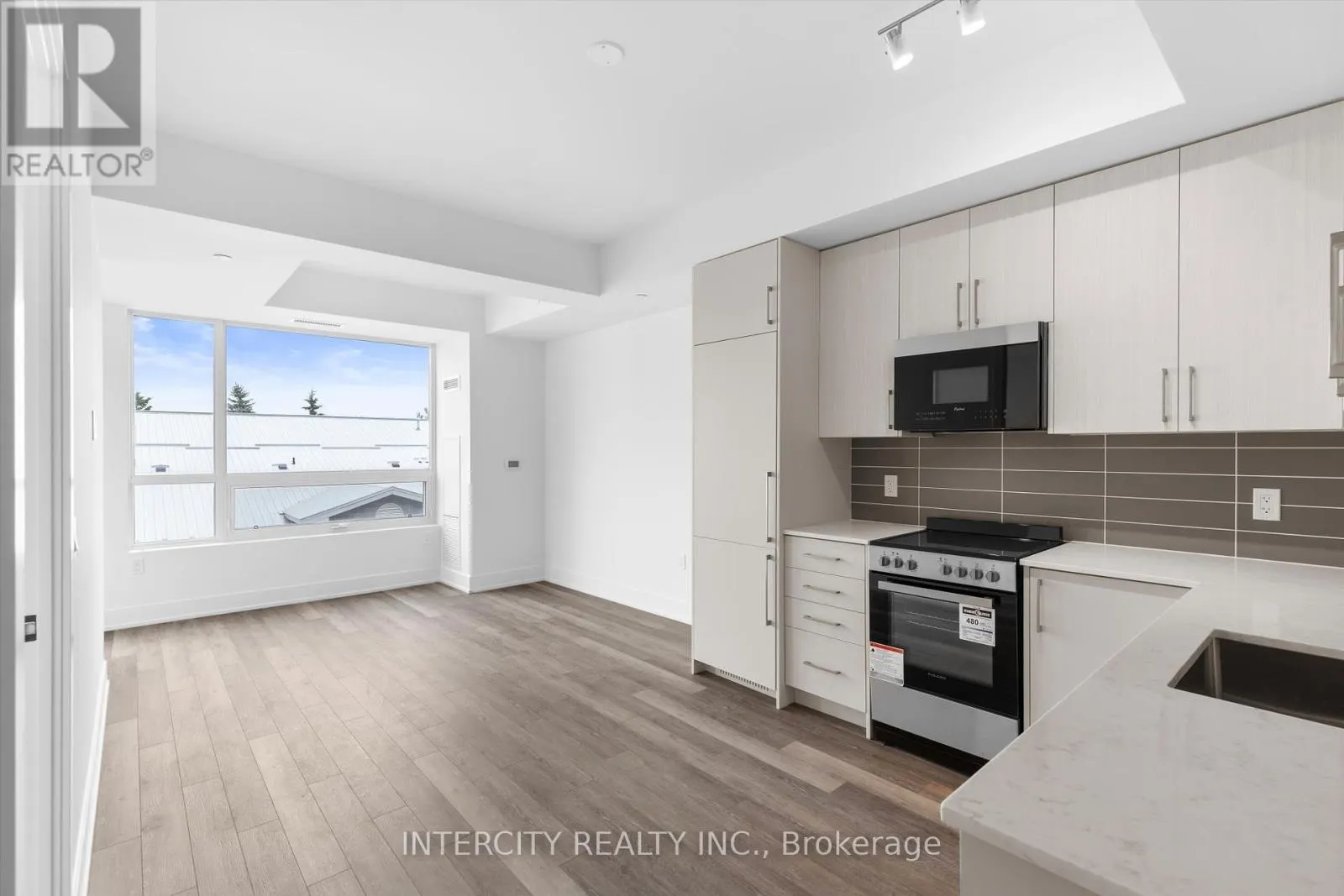 243 - 2075 KING ROAD