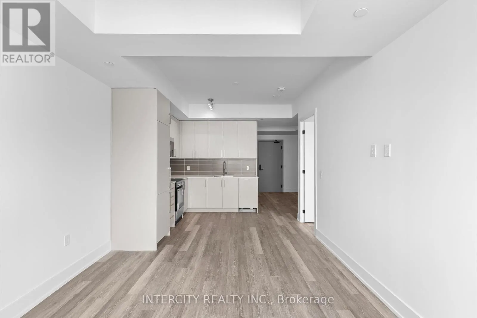 243 - 2075 KING ROAD