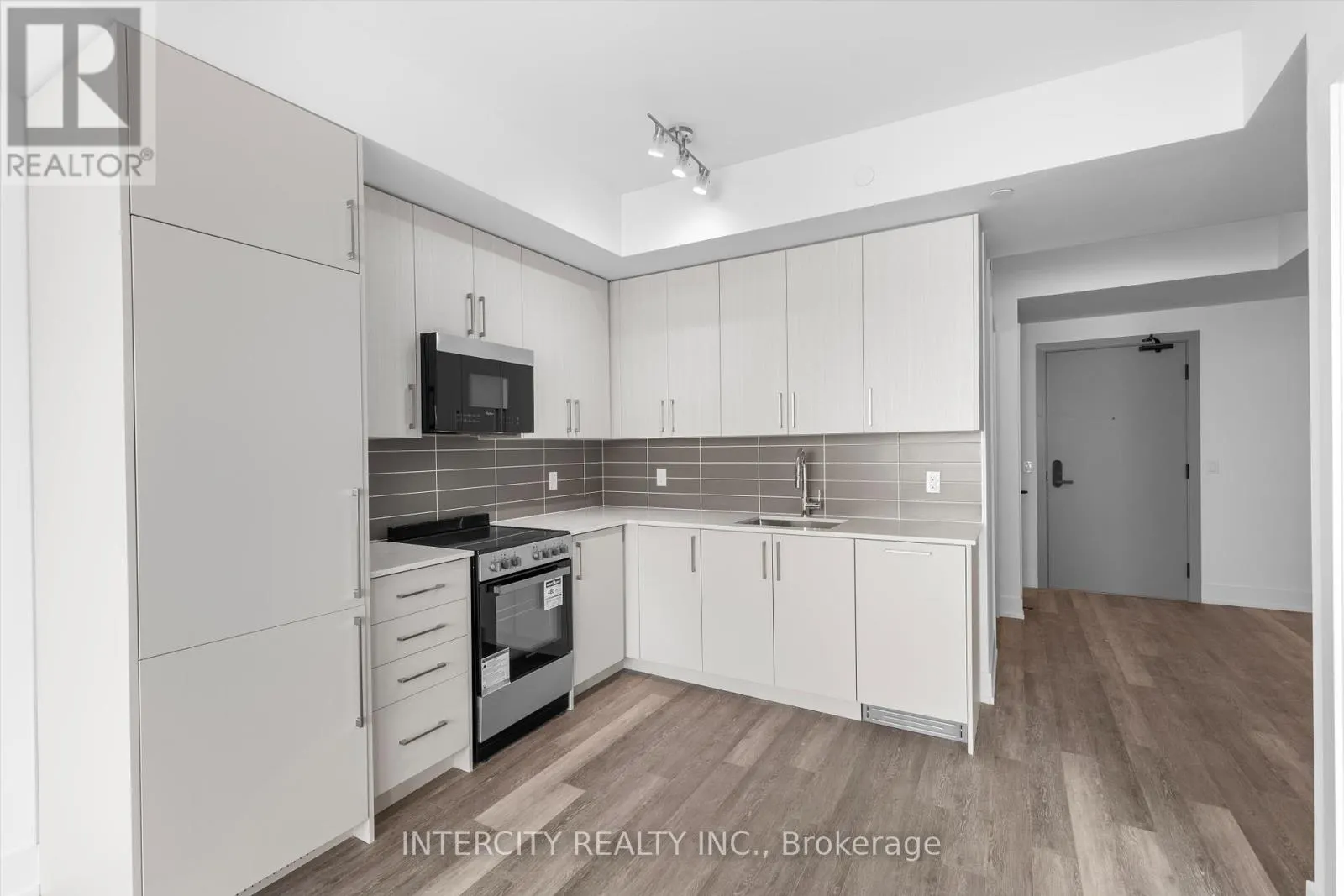 243 - 2075 KING ROAD