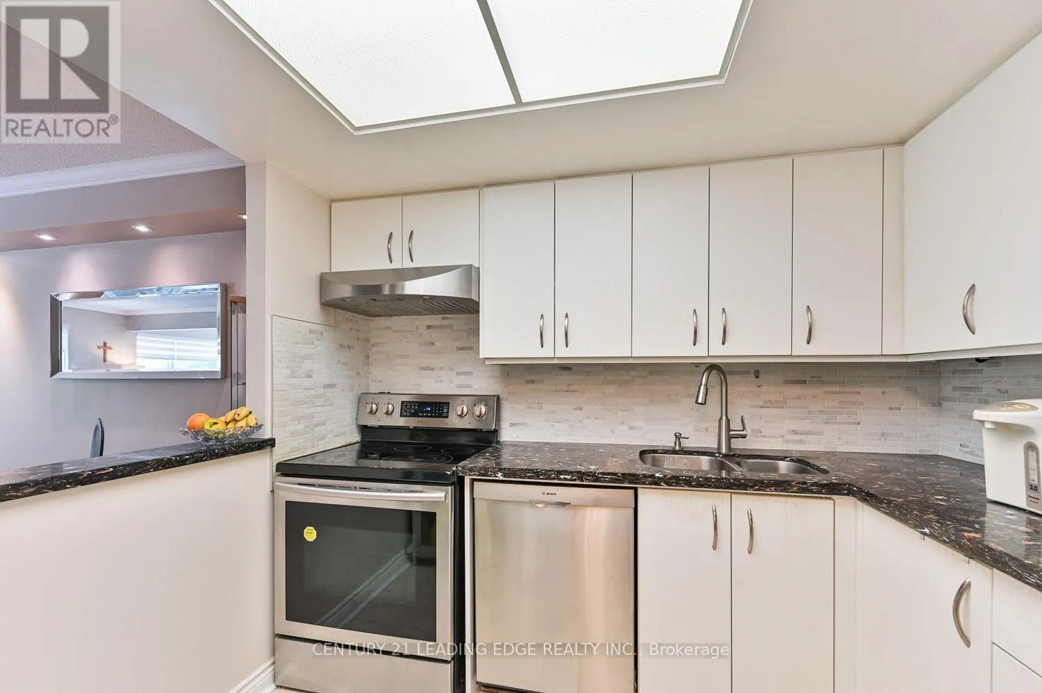 224 - 100 ANNA RUSSELL WAY