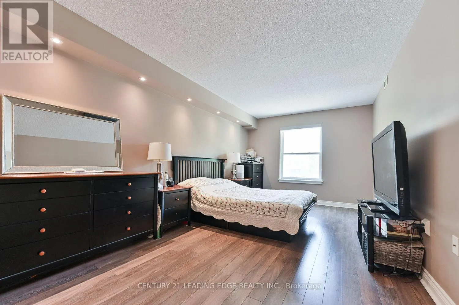 224 - 100 ANNA RUSSELL WAY