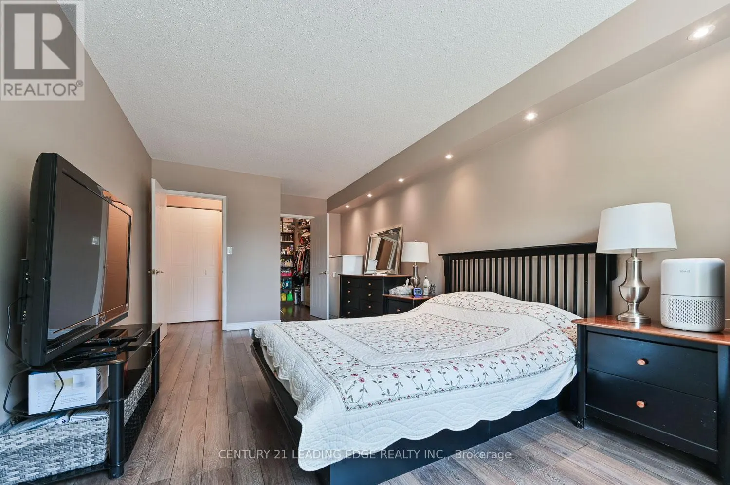 224 - 100 ANNA RUSSELL WAY