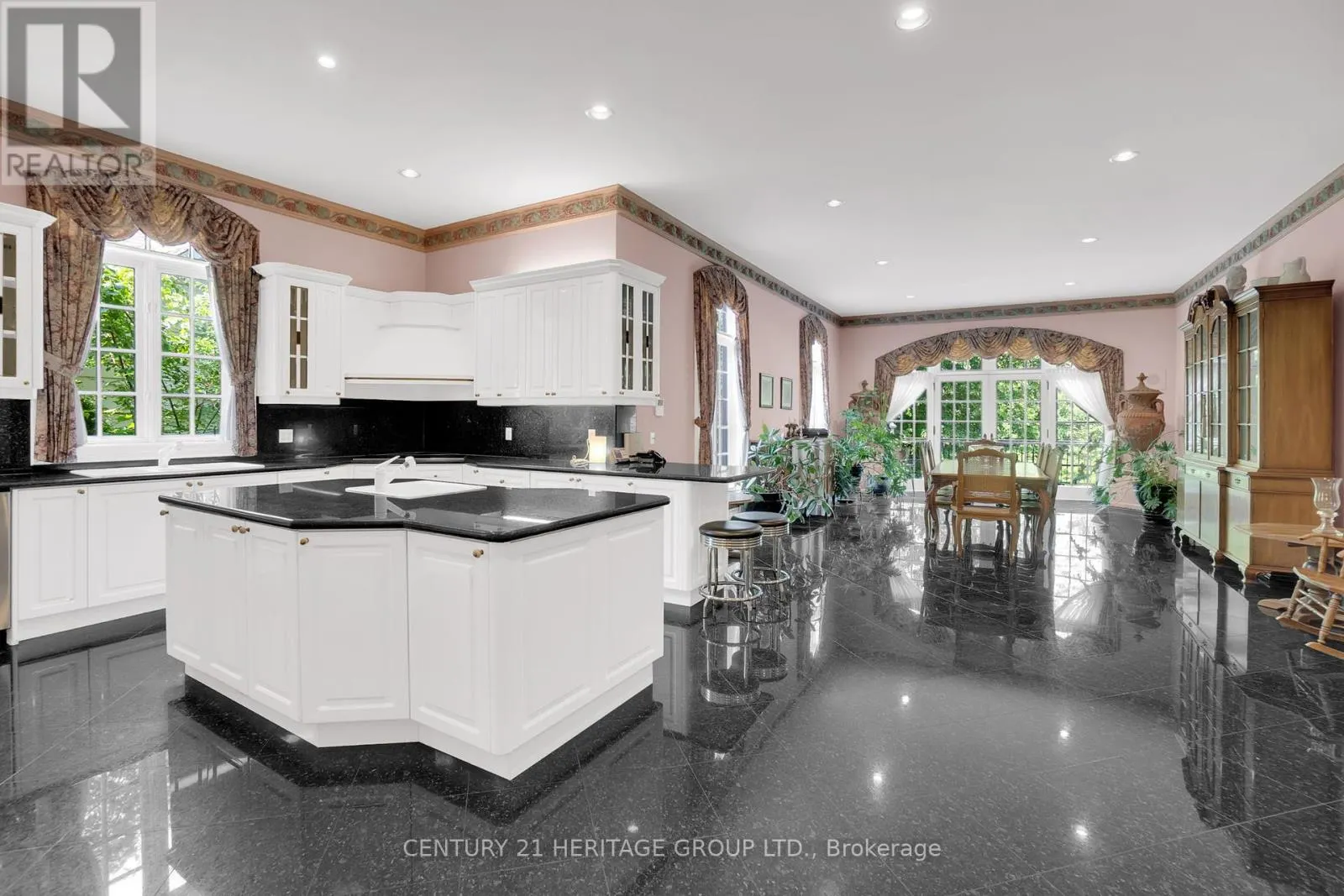34 MARYVALE CRESCENT