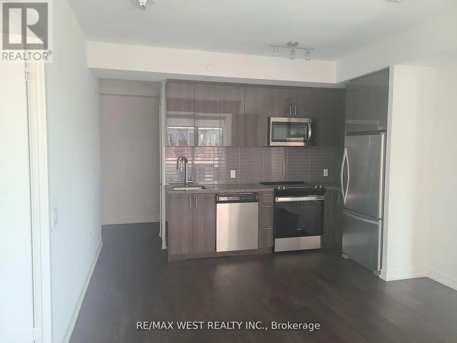 303W - 3 ROSEWATER STREET