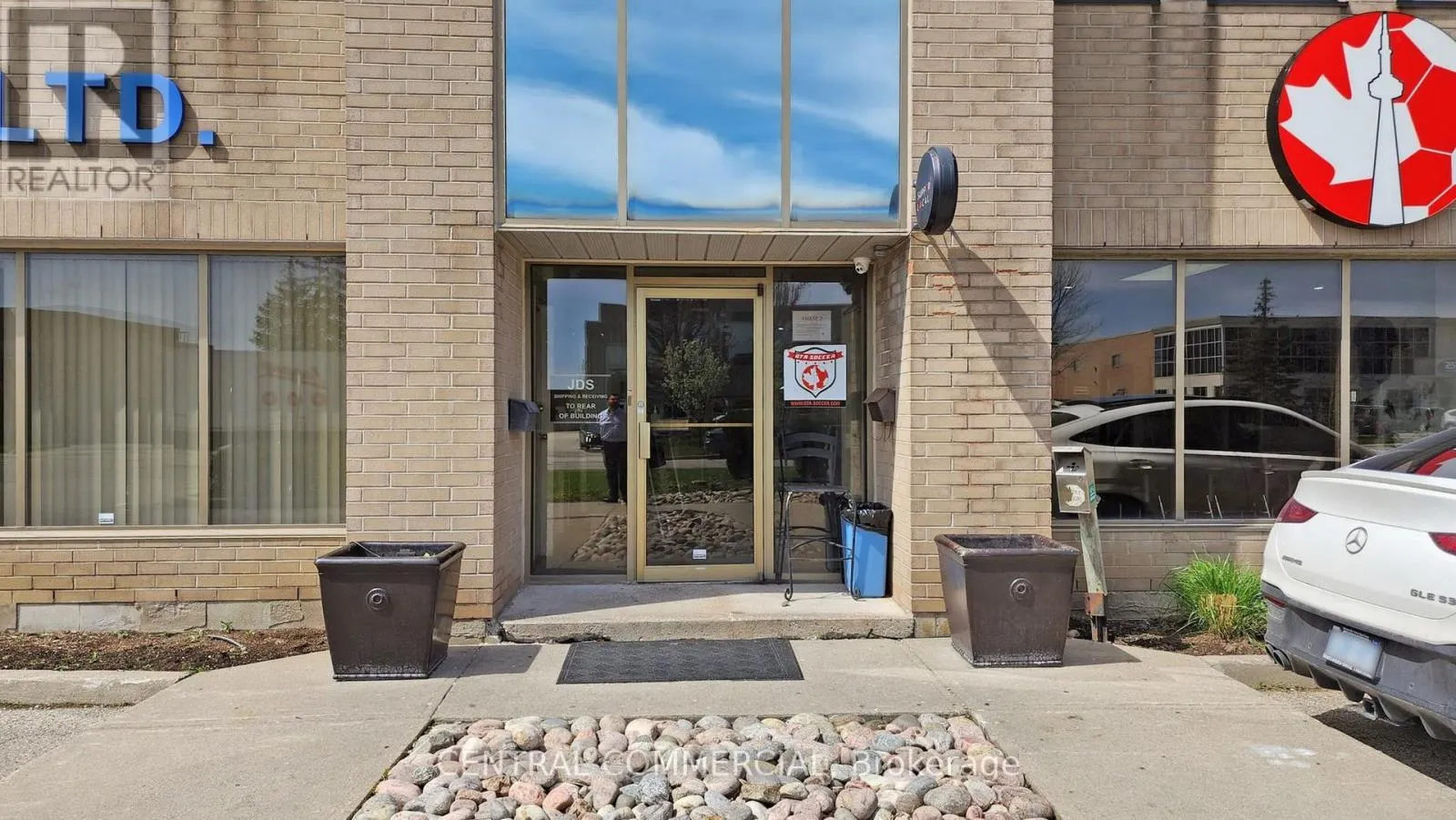 30 CORSTATE AVENUE