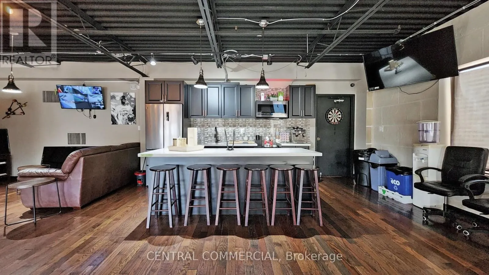 30 CORSTATE AVENUE