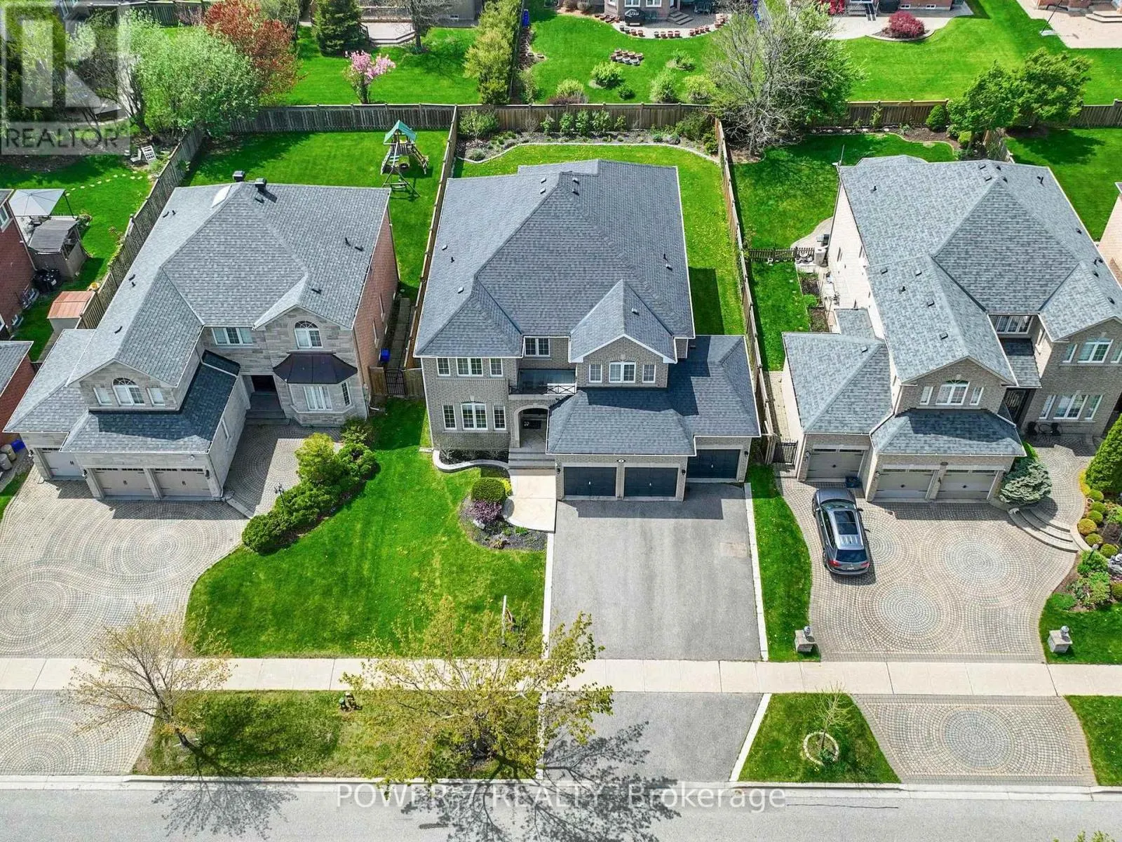 8 MUMBERSON COURT