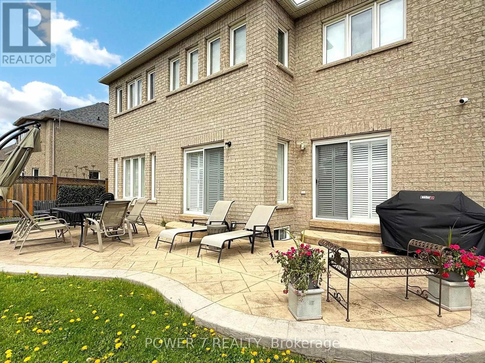 8 MUMBERSON COURT
