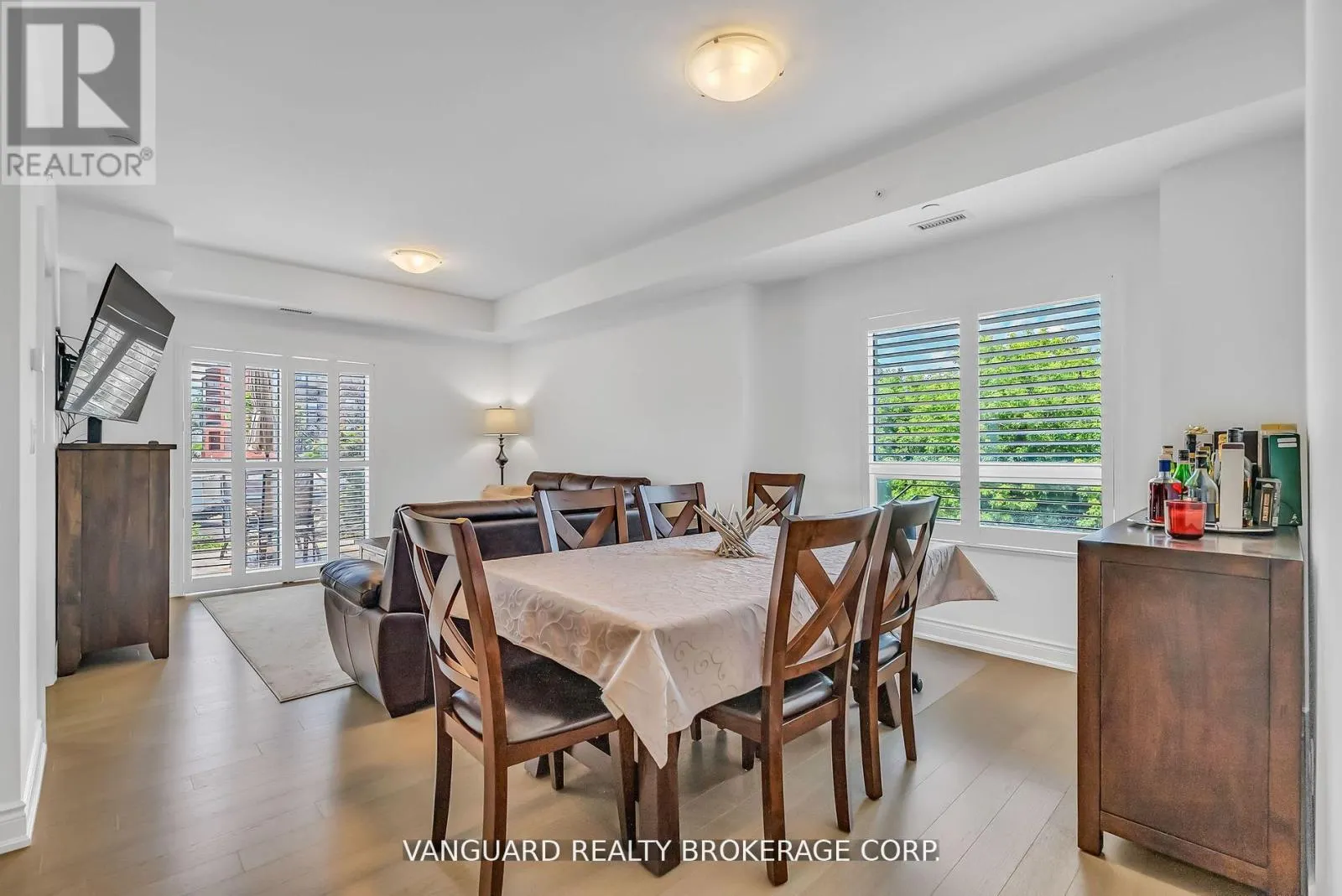 209 - 86 WOODBRIDGE AVENUE