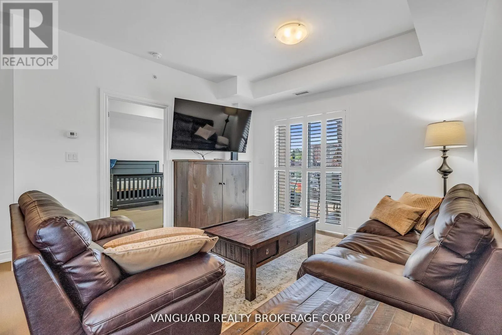 209 - 86 WOODBRIDGE AVENUE