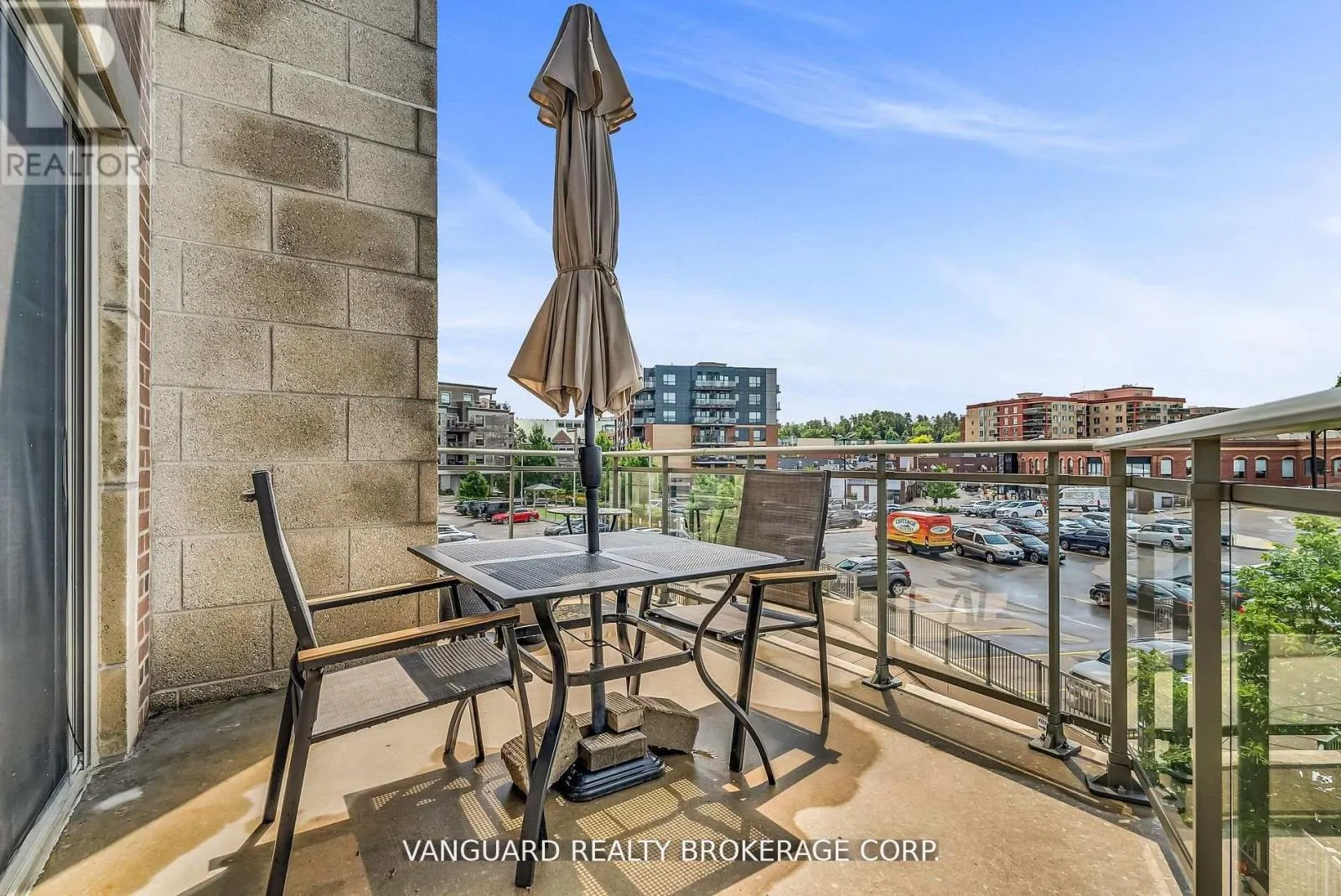 209 - 86 WOODBRIDGE AVENUE