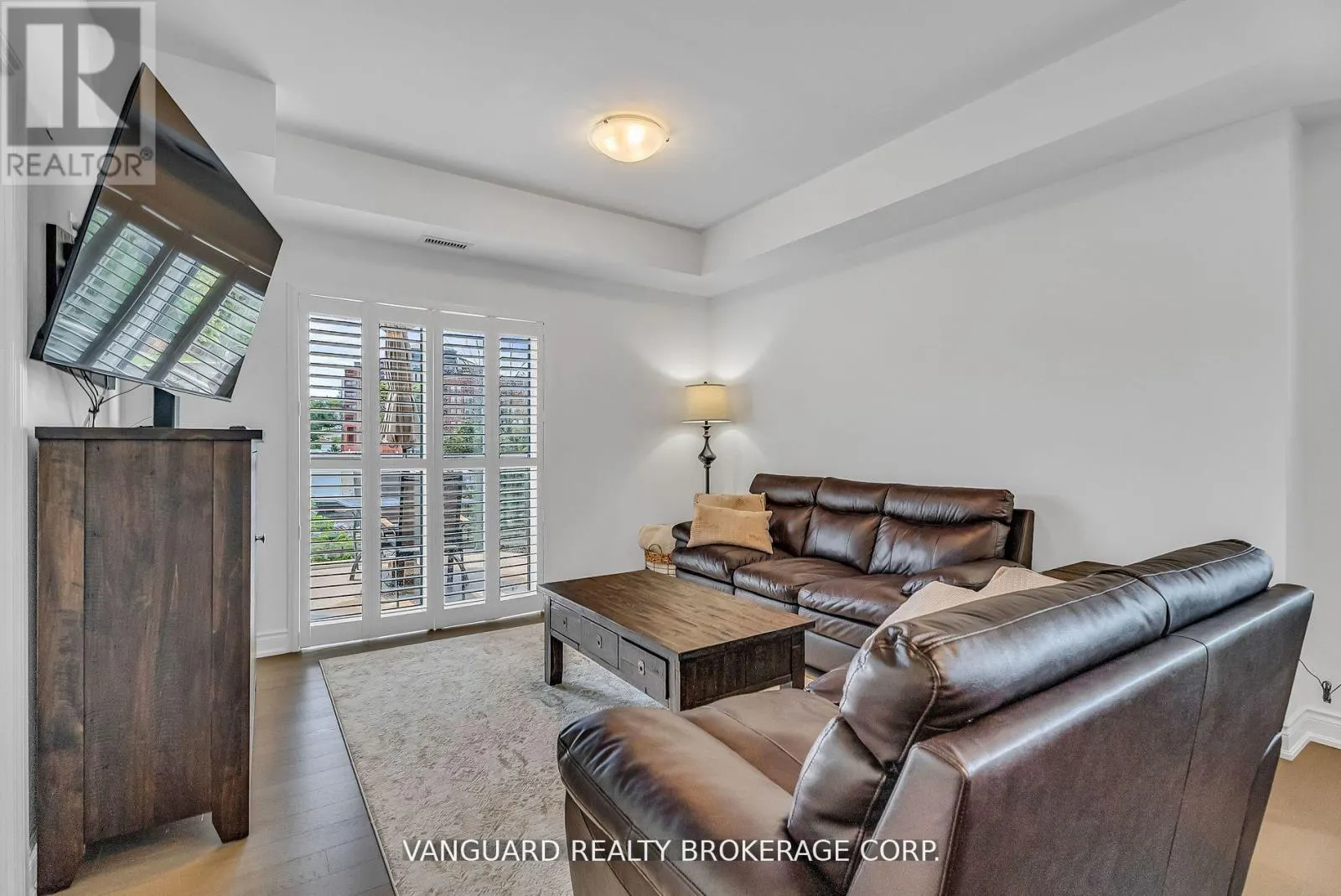 209 - 86 WOODBRIDGE AVENUE