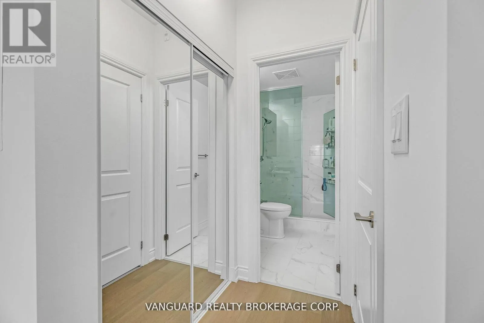 209 - 86 WOODBRIDGE AVENUE