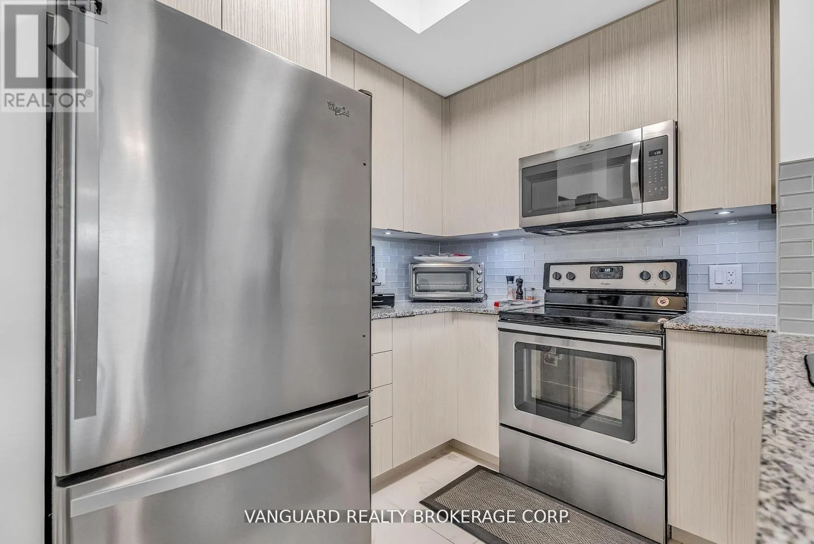 209 - 86 WOODBRIDGE AVENUE