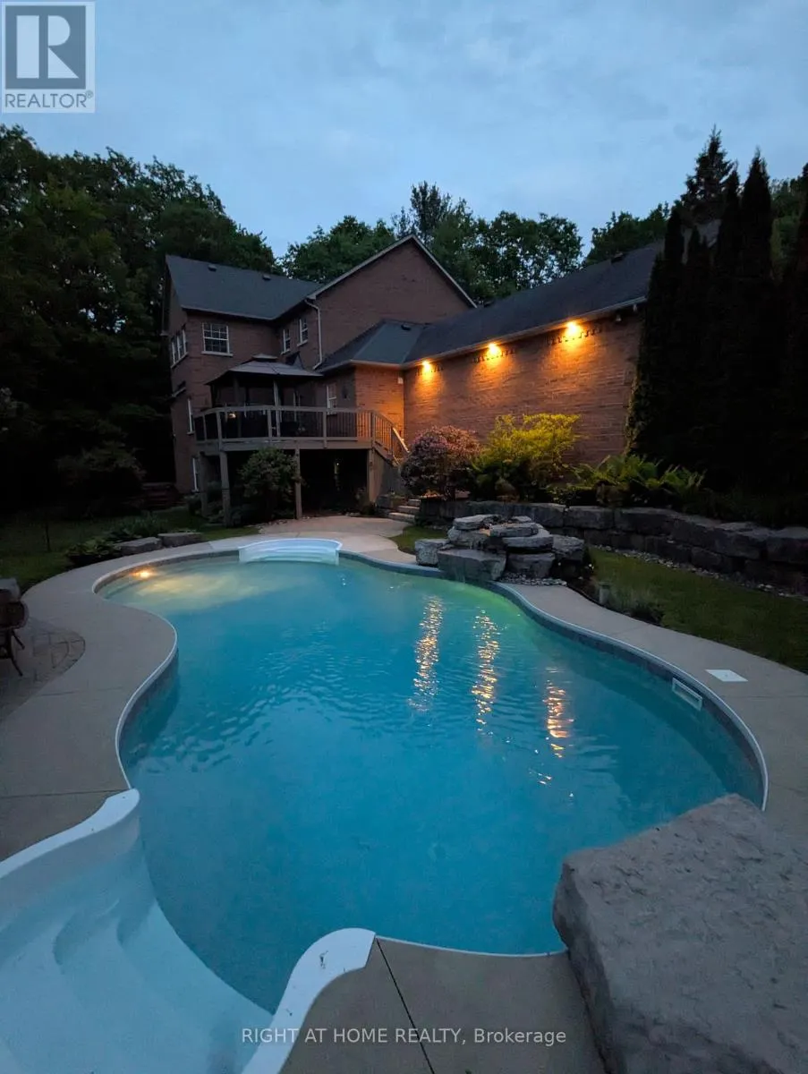 2 OAKVIEW PLACE