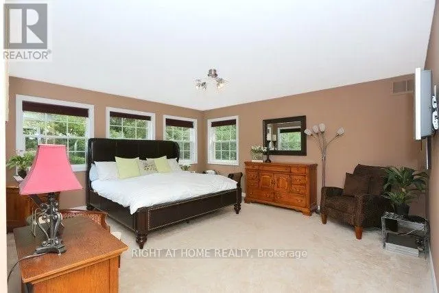 2 OAKVIEW PLACE