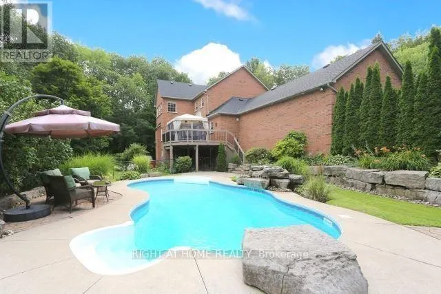 2 OAKVIEW PLACE