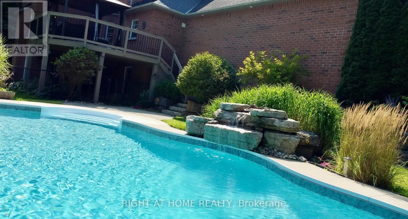 2 OAKVIEW PLACE