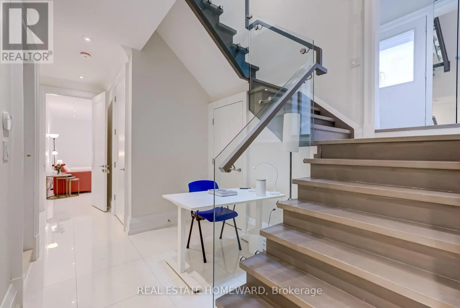 6 MACKAY DRIVE