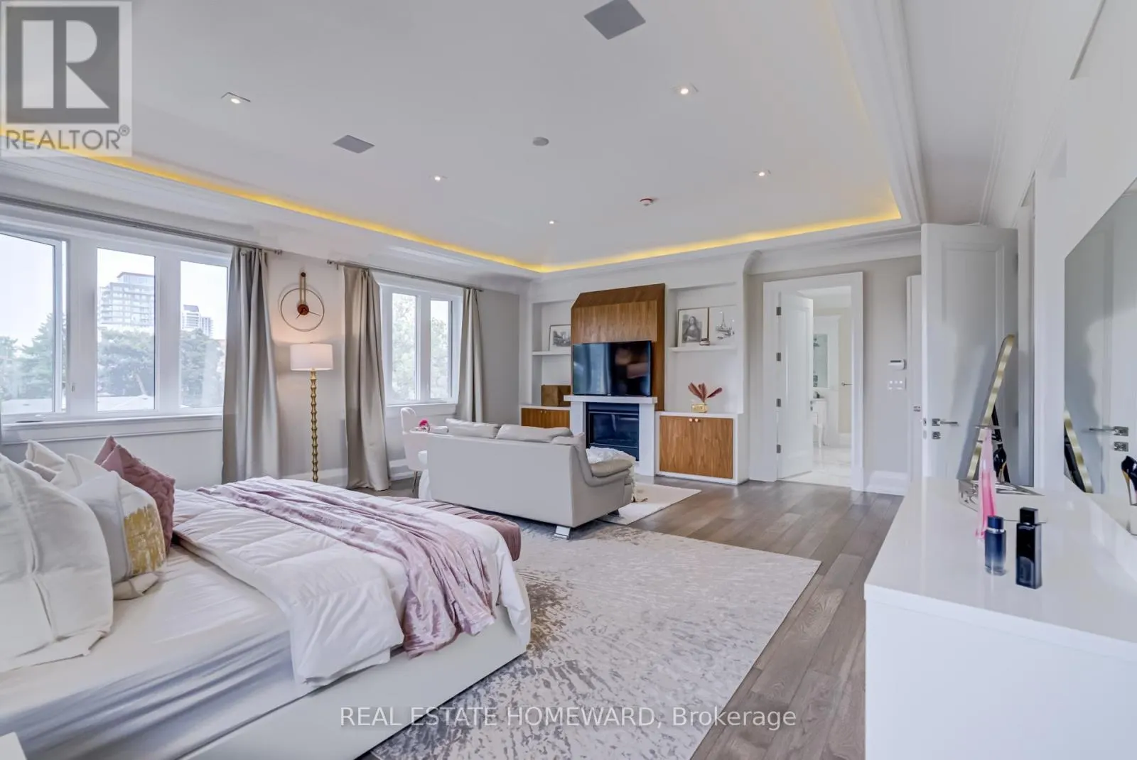 6 MACKAY DRIVE
