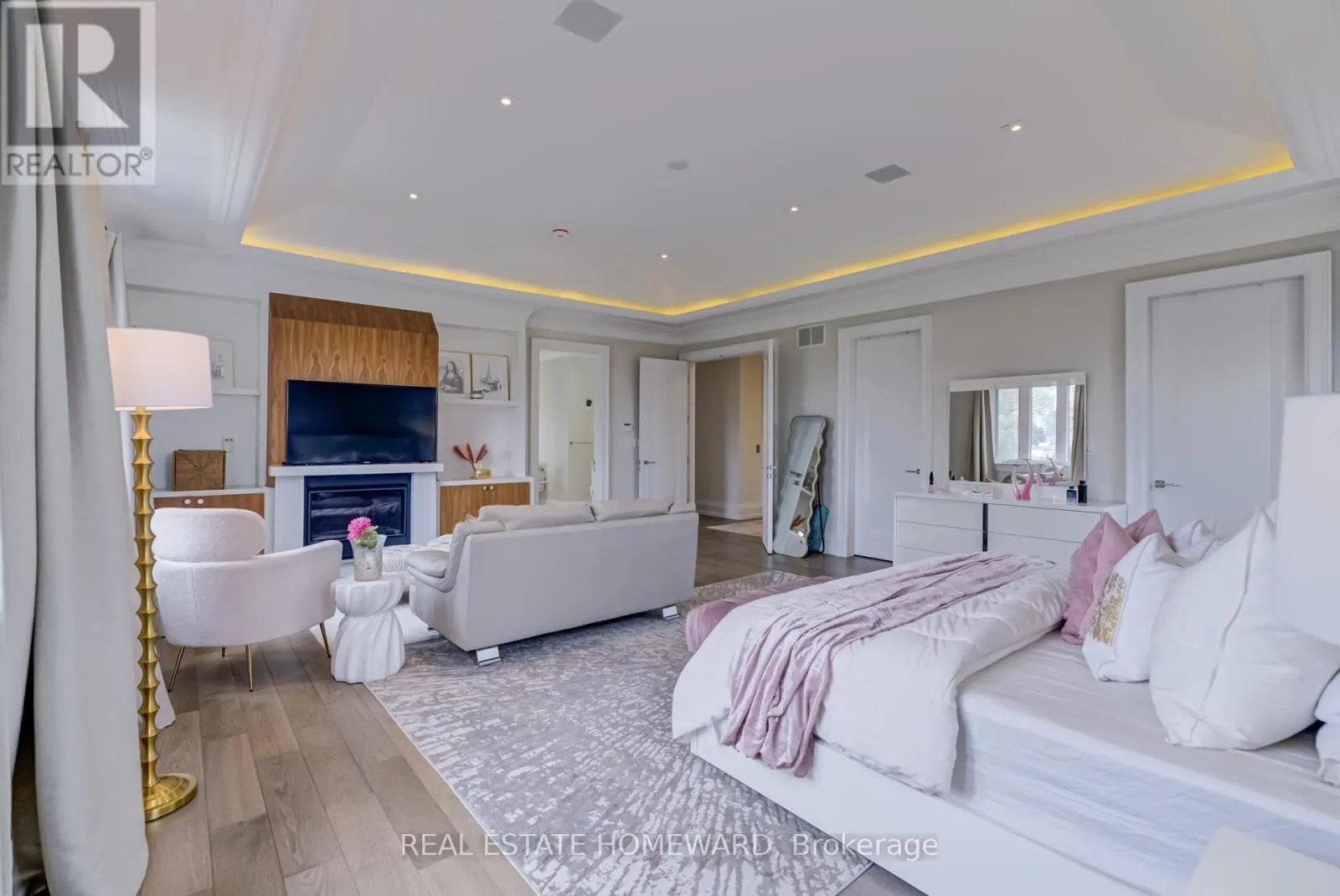6 MACKAY DRIVE