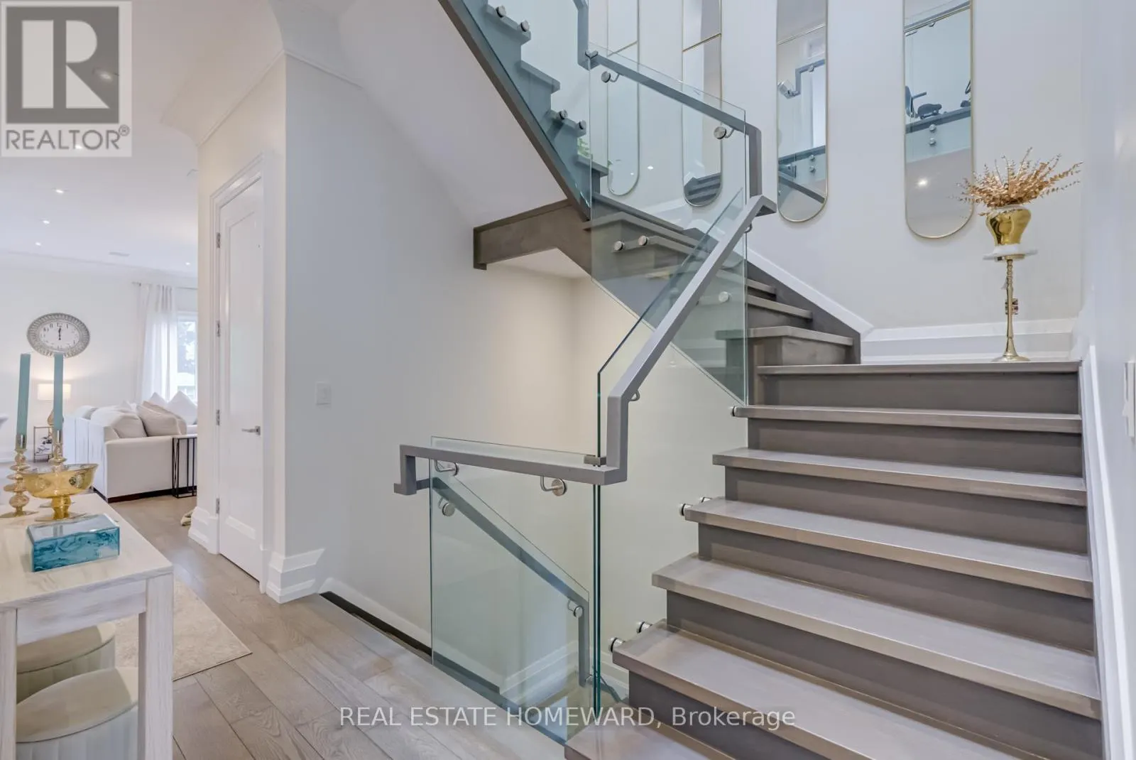 6 MACKAY DRIVE