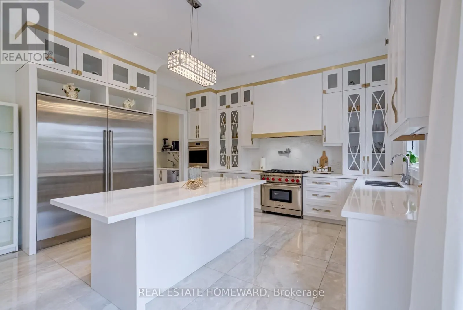6 MACKAY DRIVE