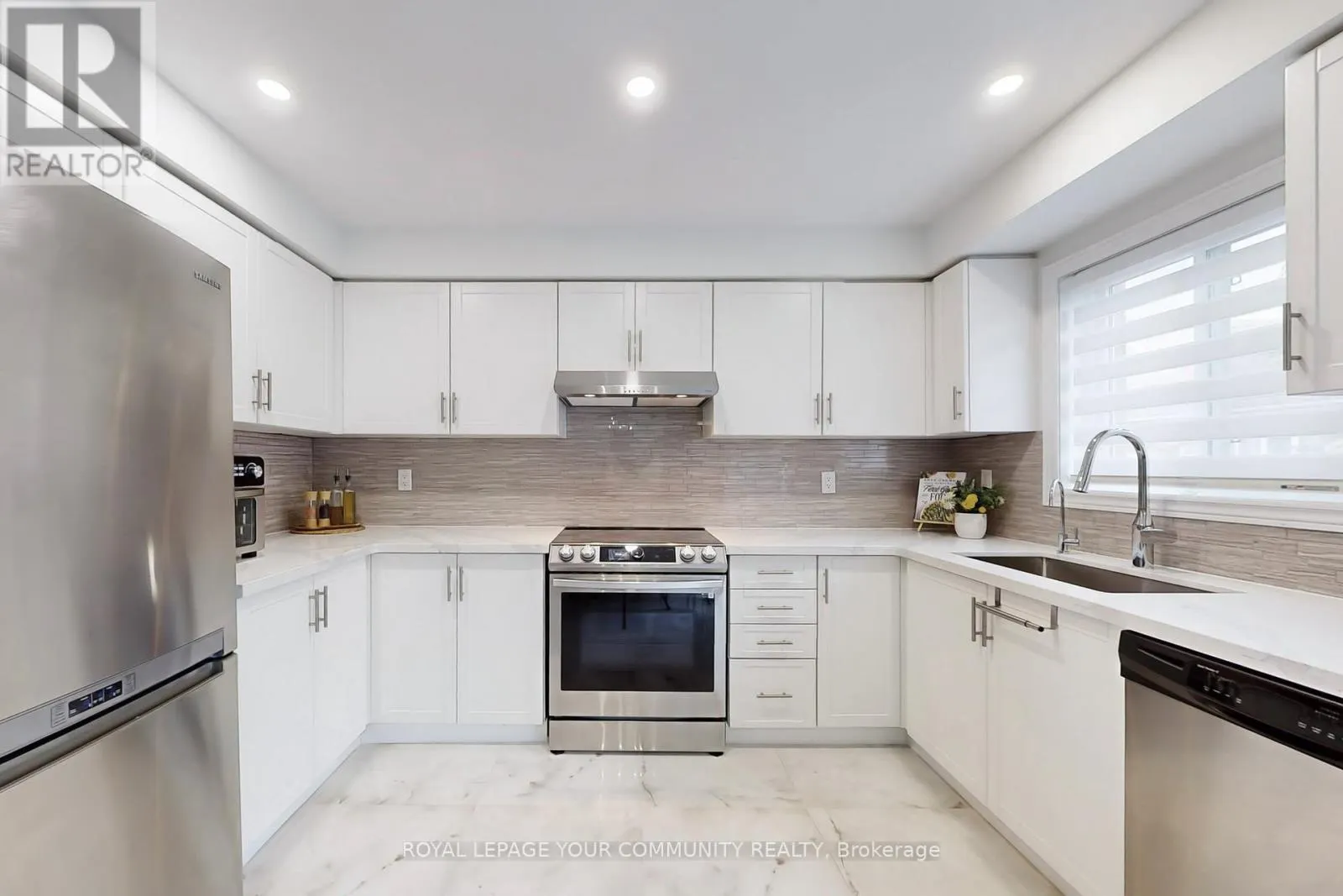 52 FOUR SEASONS CRESCENT