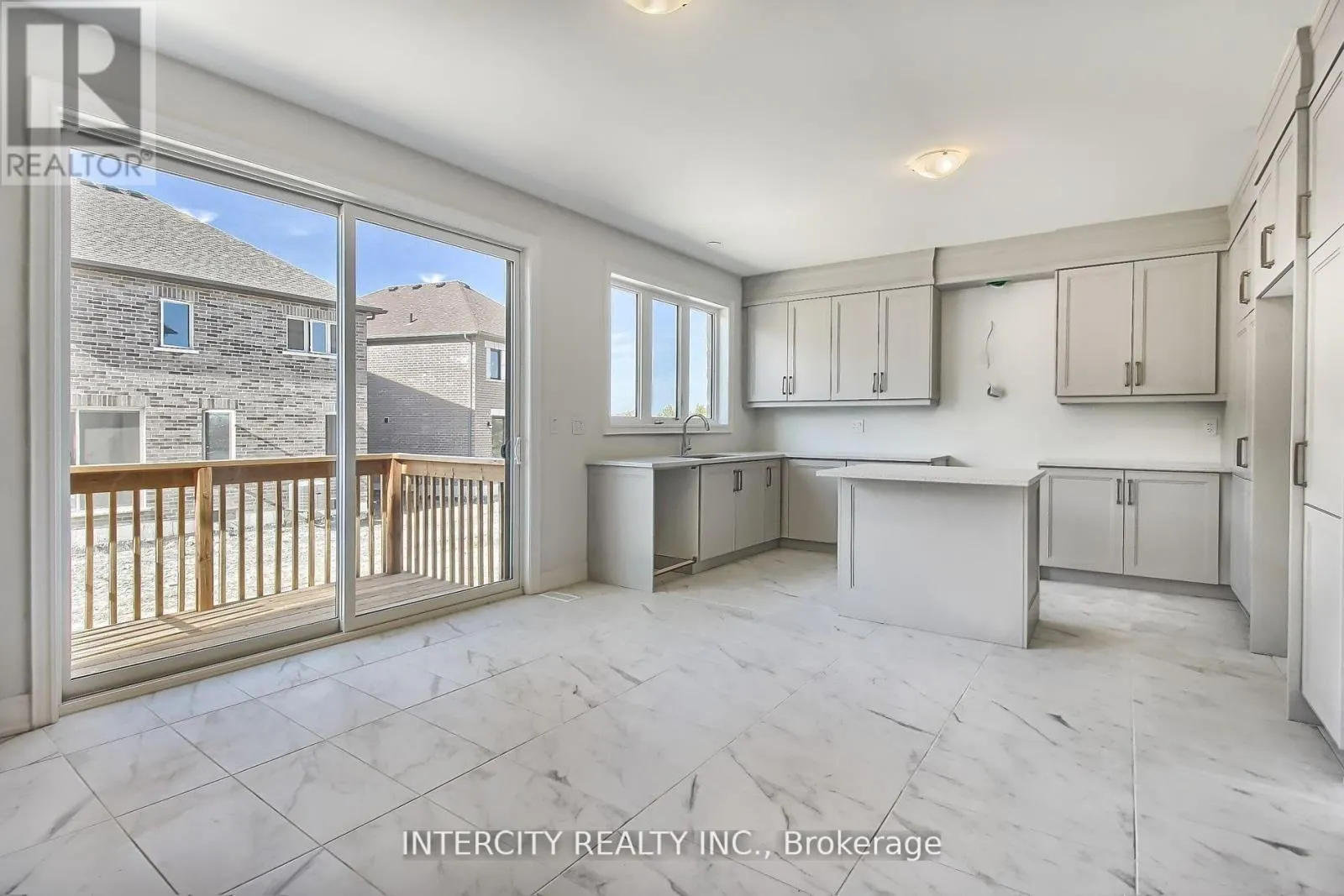 331 SEAVIEW HEIGHTS