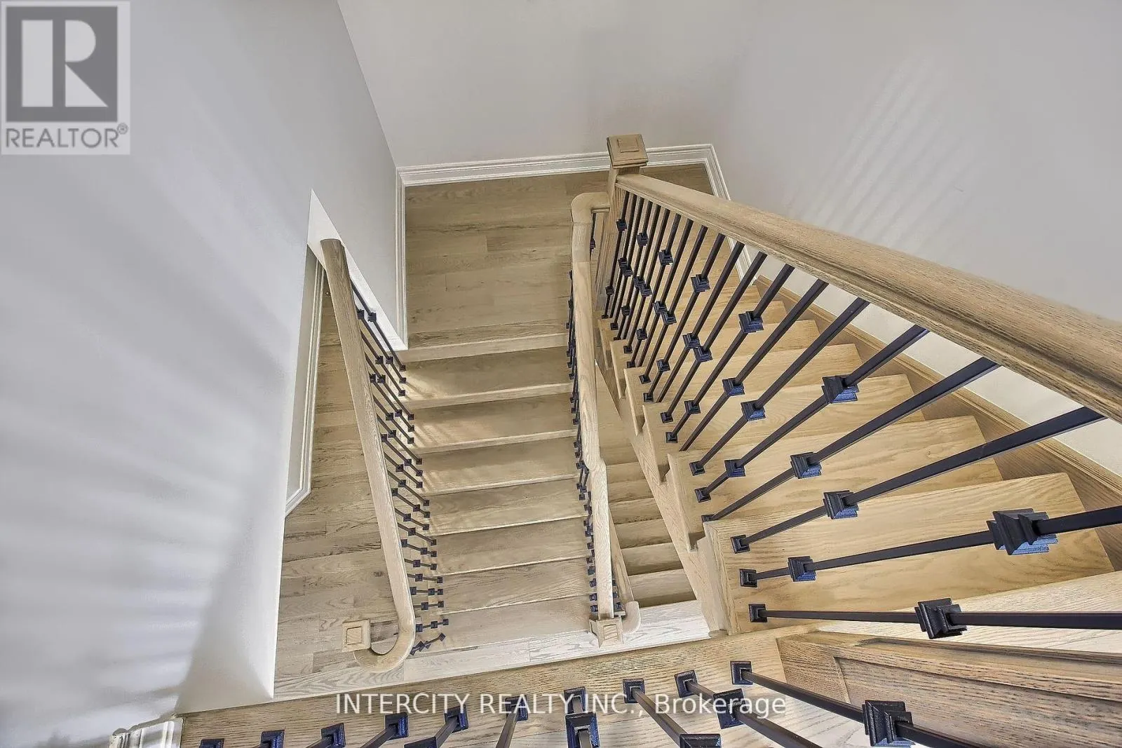 331 SEAVIEW HEIGHTS
