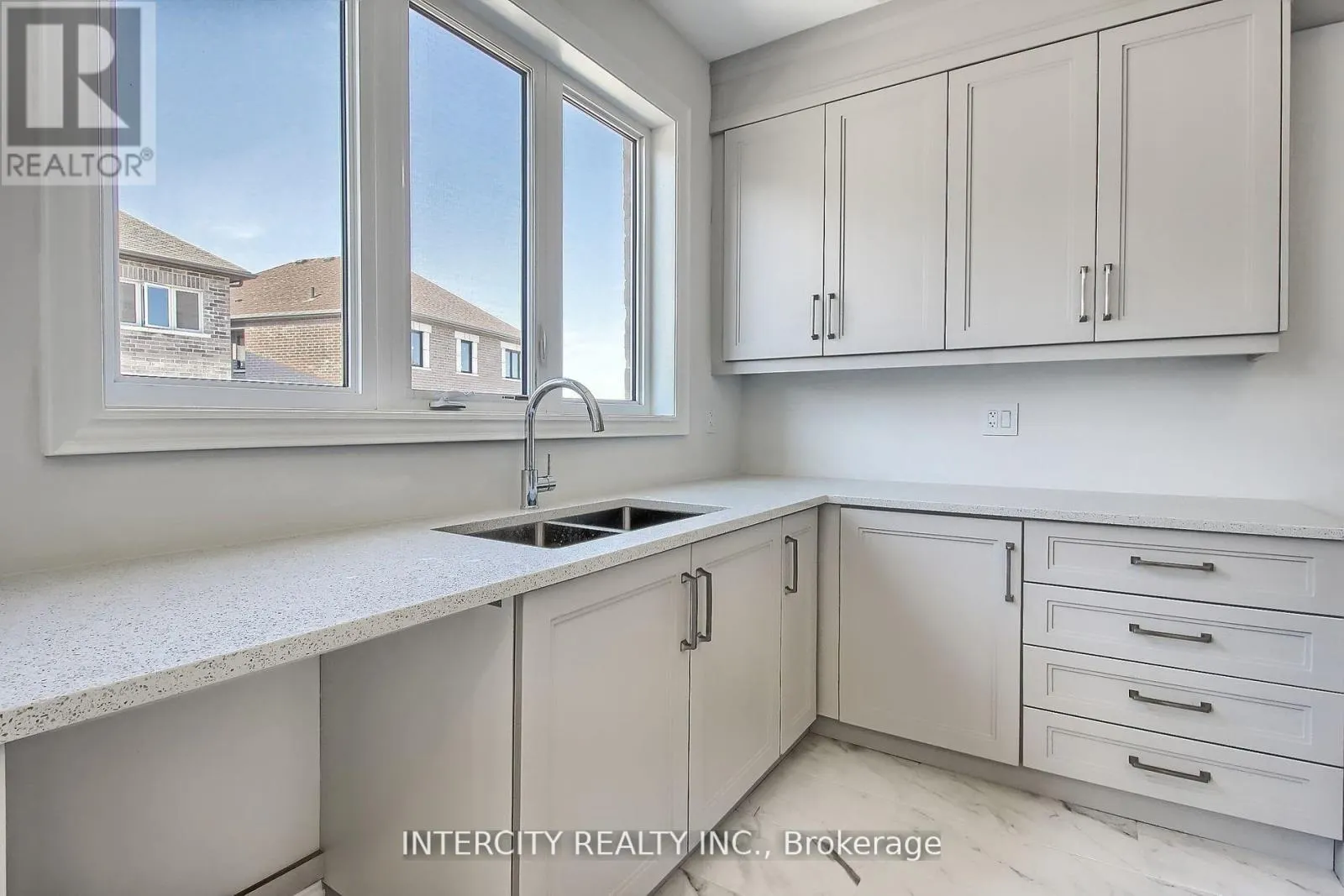 331 SEAVIEW HEIGHTS