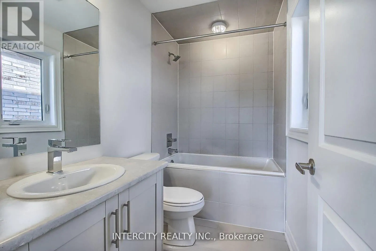 331 SEAVIEW HEIGHTS